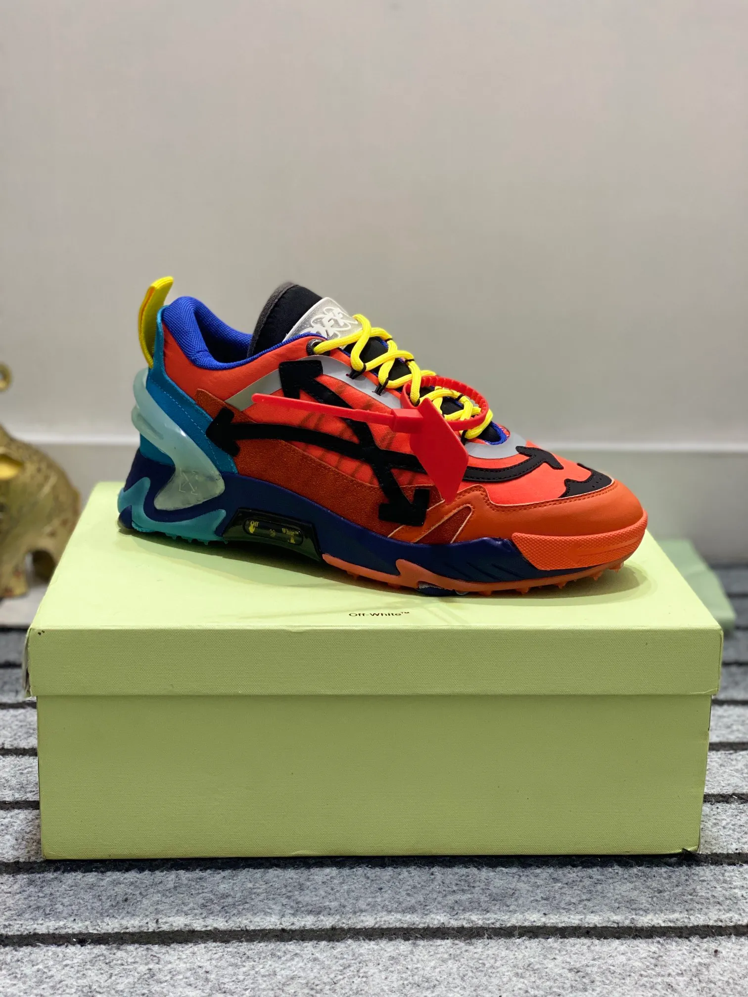 Men's shoes 💰640🌼【New】High-end boutique-OFF-WHITE x Air Jordan】1 The joint shoe design has been highly concerned by everyone. The new shoes are shown in the popular Chicago bull white and yellow LOGO color scheme. The shoe body is made of cowhide stitching and other materials. In addition to the X hidden on the inside of the leather, the oversized Swoosh, OFF-WHITE for Nike, and Air Jordan 1Birth information and the word AIR are displayed on both sides of the shoe, and OFF-WHITE's iconic details can be seen on the TPU sole and insole. You can choose a pair if you like the style. Size: 38-45 (45 customized